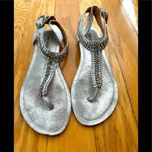 Steve Madden silver leather thong sandals size 8